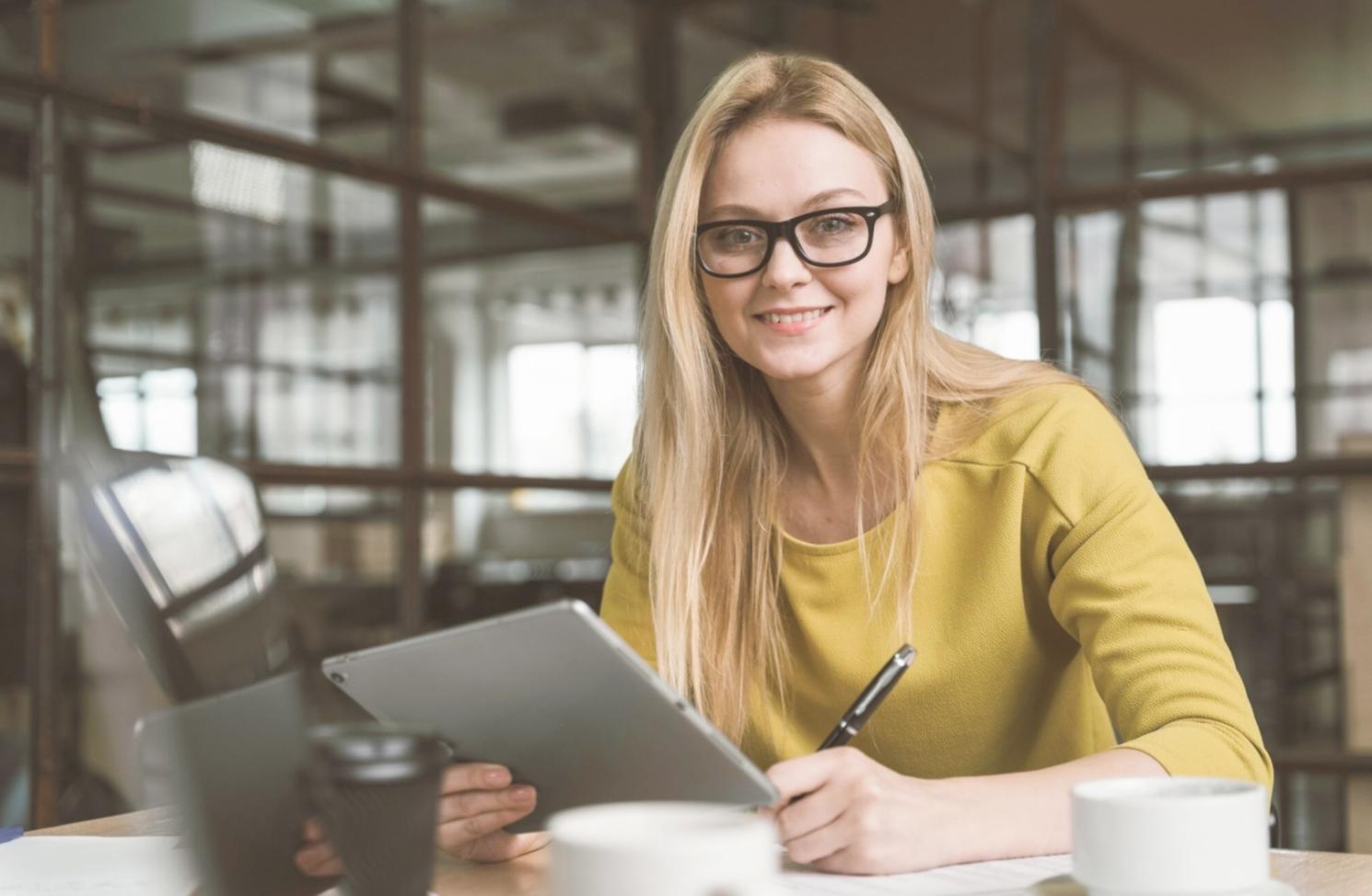 Espace de formation moderne avec équipements pédagogiques